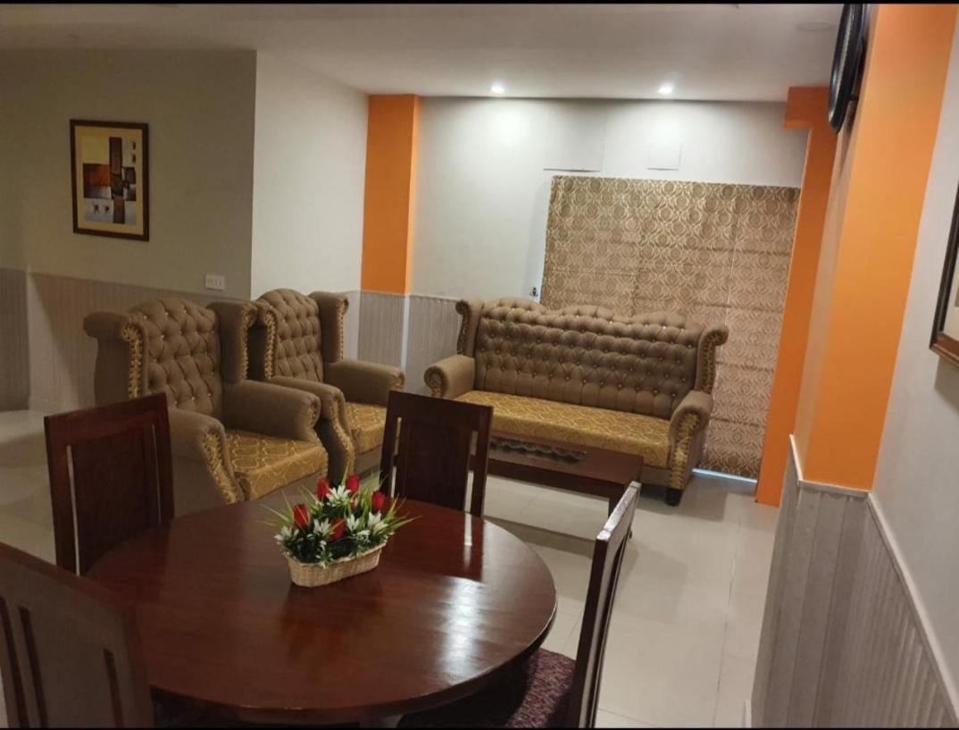 Hak Mall Suites And Apartments Rawalpindi Exterior photo