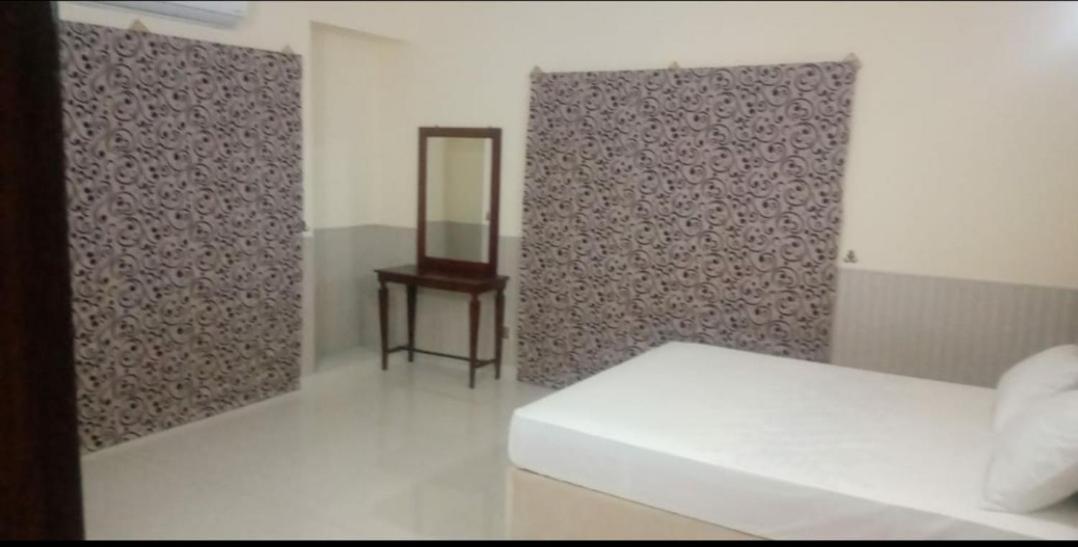 Hak Mall Suites And Apartments Rawalpindi Exterior photo